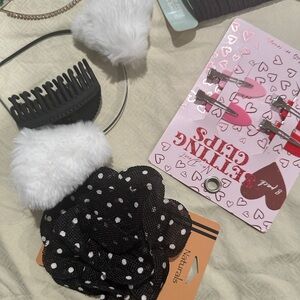 Hair‎ accessories new without tags. 32 pcs.